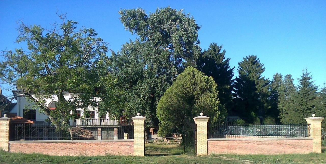 Albergue Göncölház Vác Exterior foto