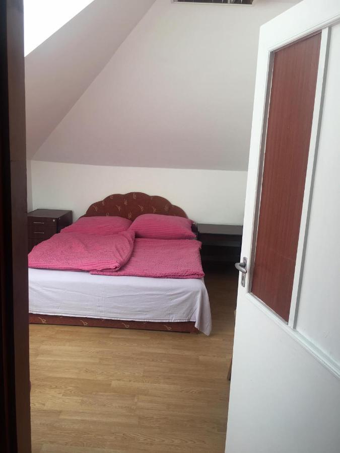 Albergue Göncölház Vác Exterior foto