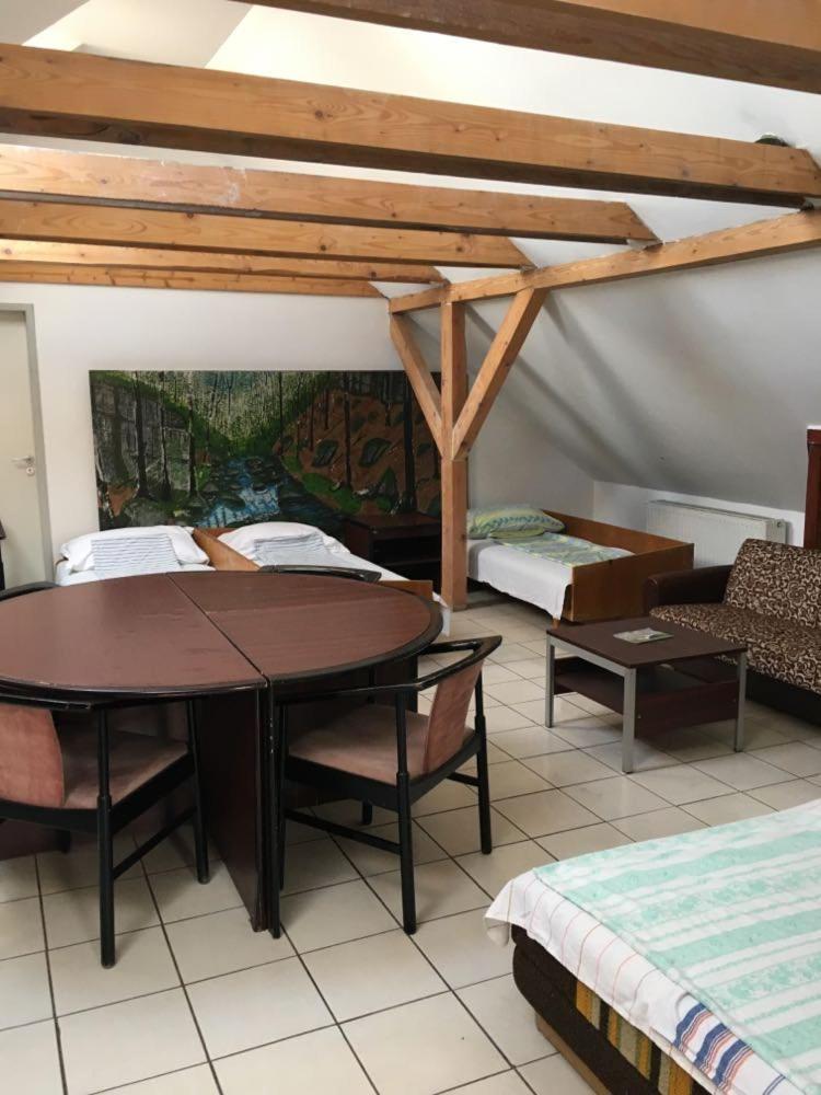 Albergue Göncölház Vác Exterior foto